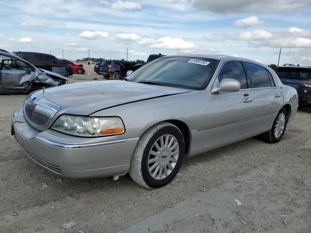 2005 Lincoln Town Car Signature Limited