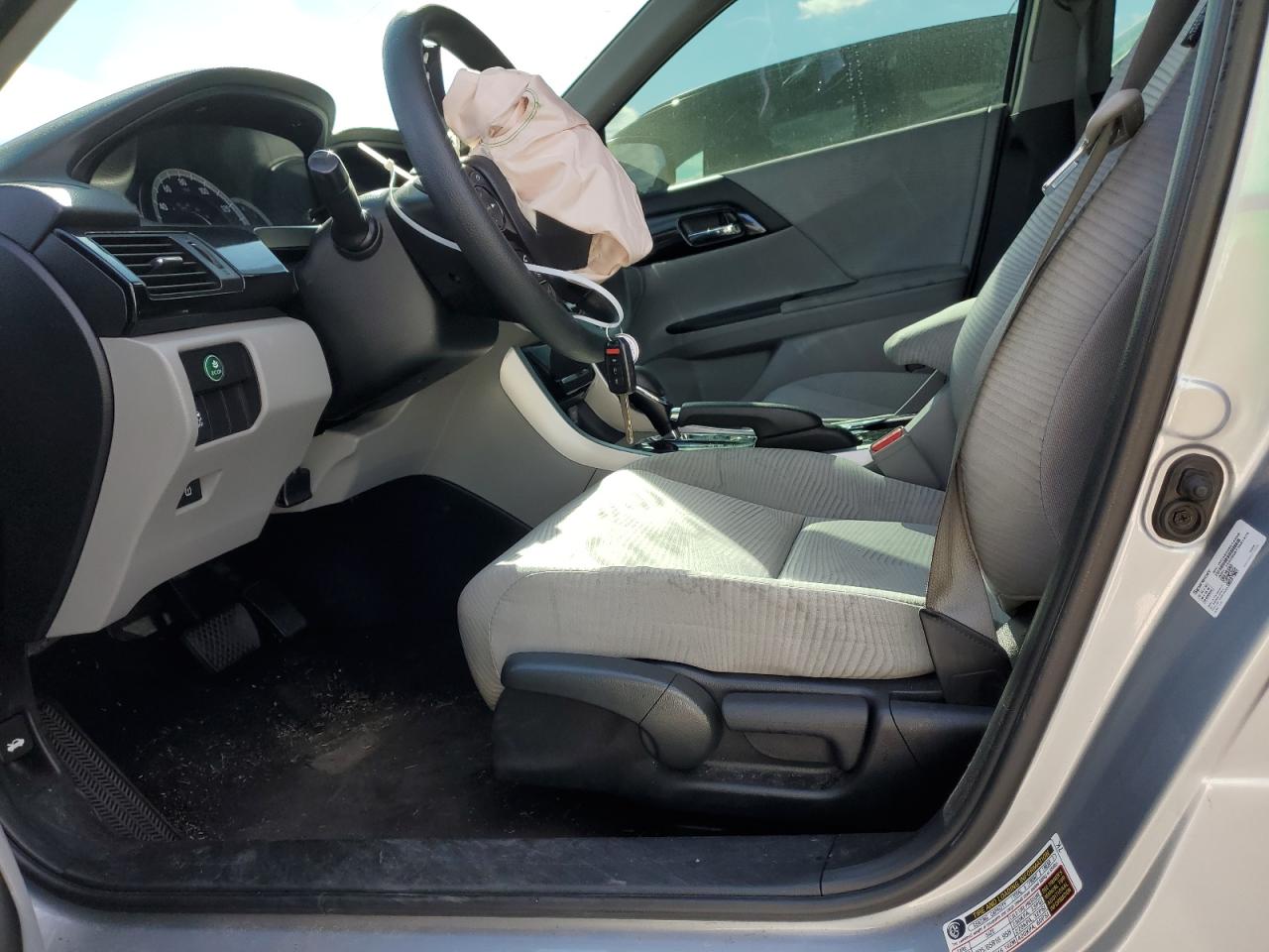 1HGCR2F37HA138173 HONDA ACCORD 2017