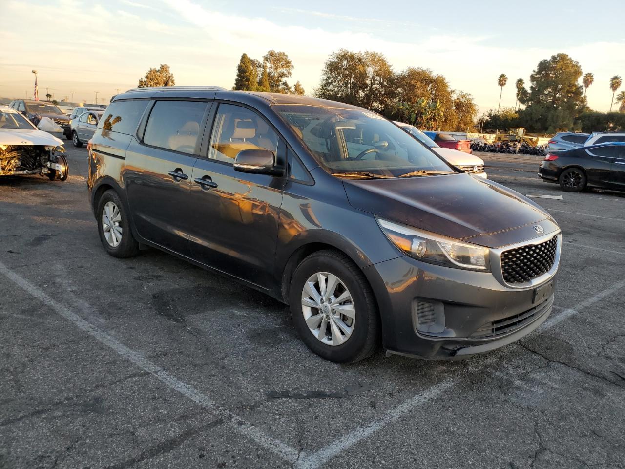 kndmb5c19f6040161 KNDMB5C19F6040161 2015 Kia Sedona Lx