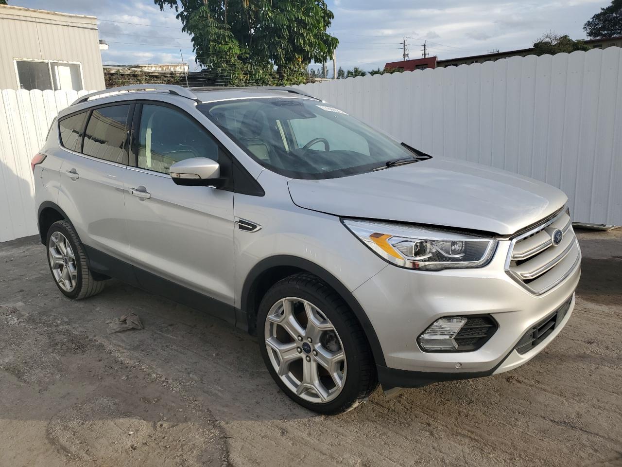 1FMCU9J92KUB32980 FORD ESCAPE 2019