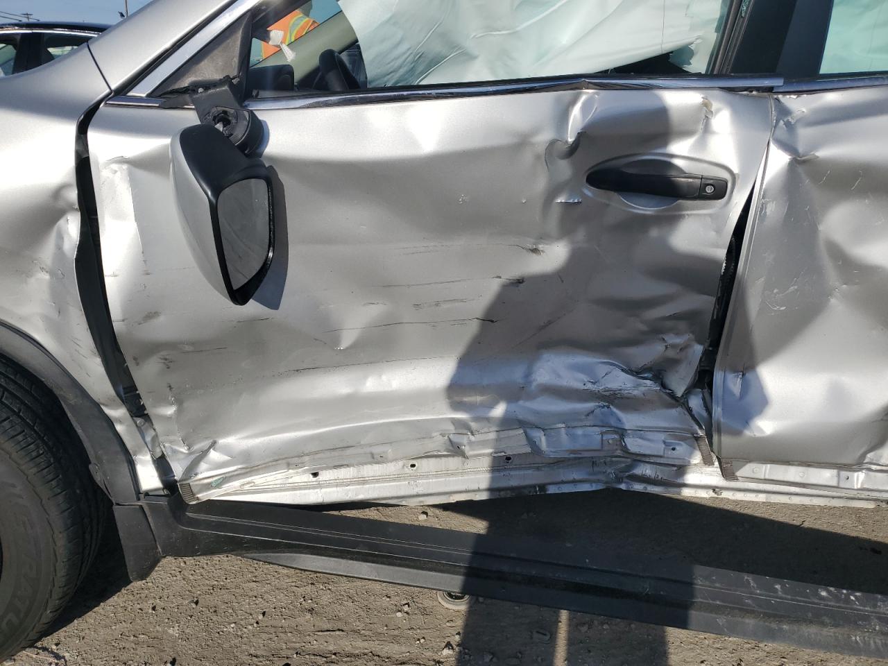 KNMAT2MV2HP573188 NISSAN ROGUE 2017