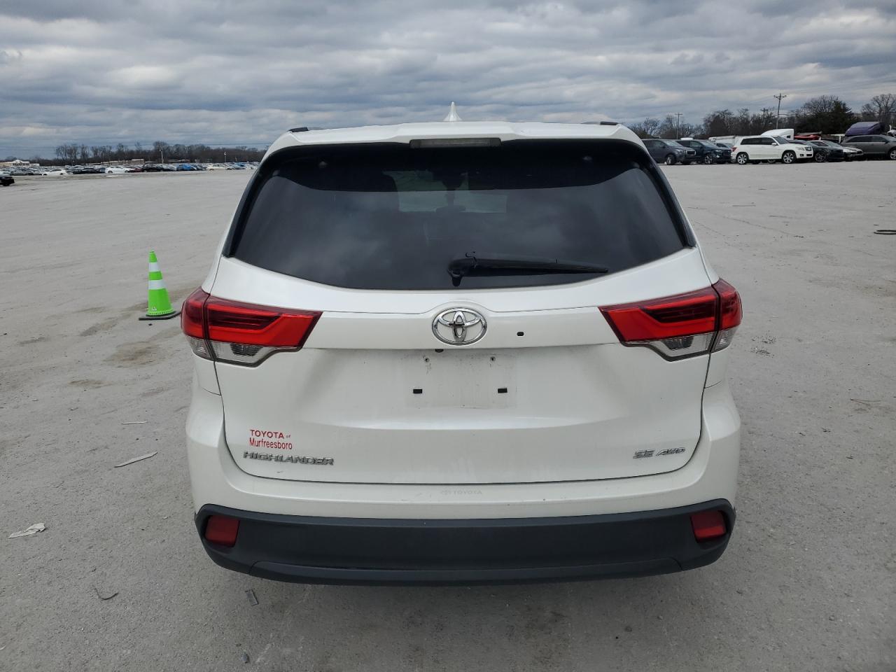 5TDJZRFH4JS857786 TOYOTA HIGHLANDER 2018