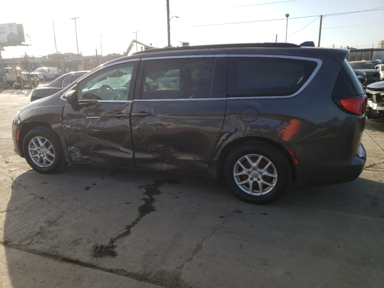 2c4rc1dg2lr172441 2C4RC1DG2LR172441 2020 Chrysler Voyager Lxi