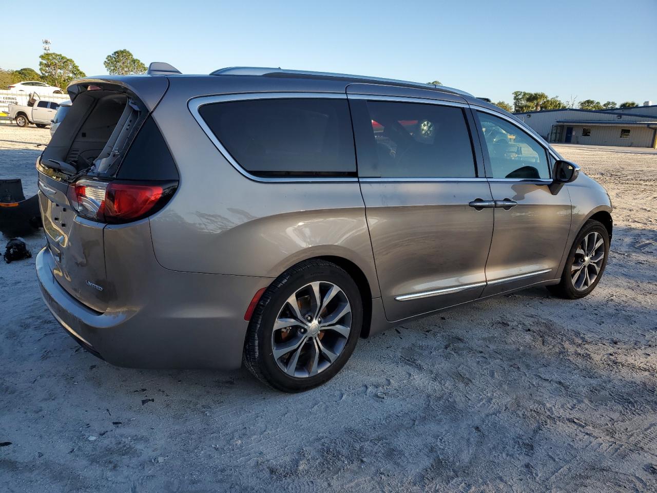 2C4RC1GG1JR101644 CHRYSLER PACIFICA 2018