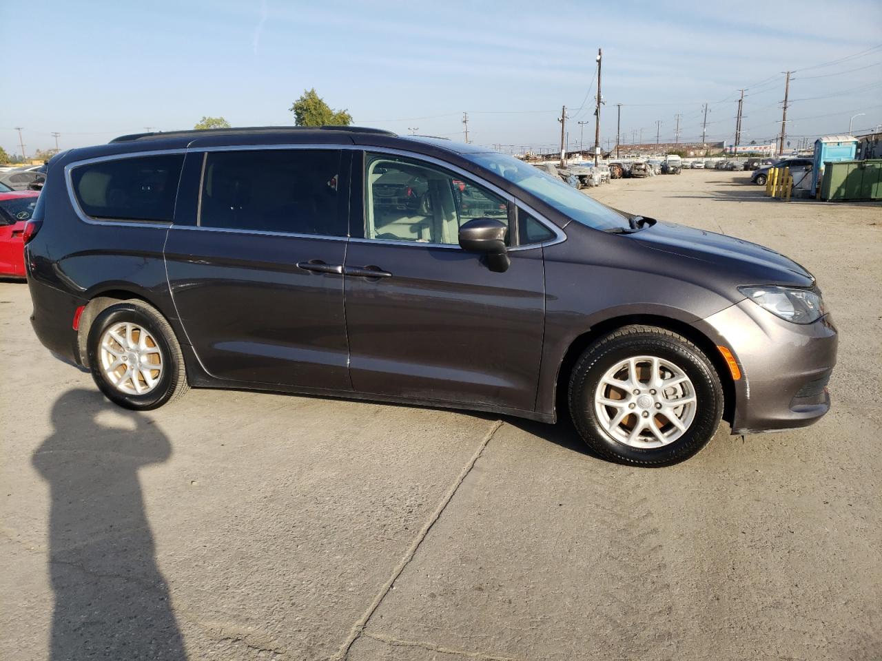 2c4rc1dg2lr172441 2C4RC1DG2LR172441 2020 Chrysler Voyager Lxi