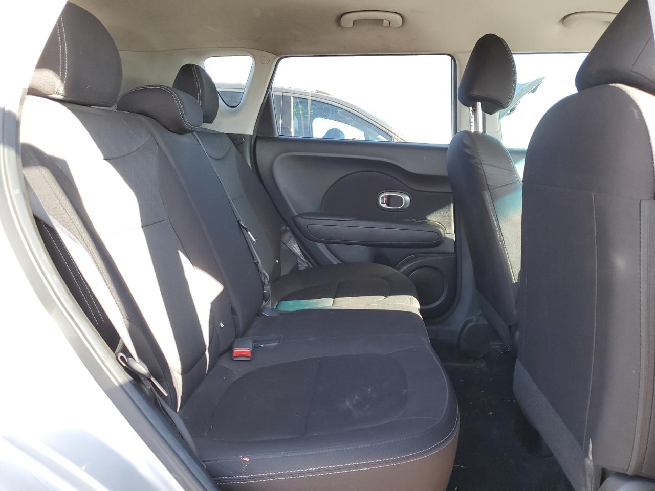 KNDJN2A28J7606429 2018 Kia Soul