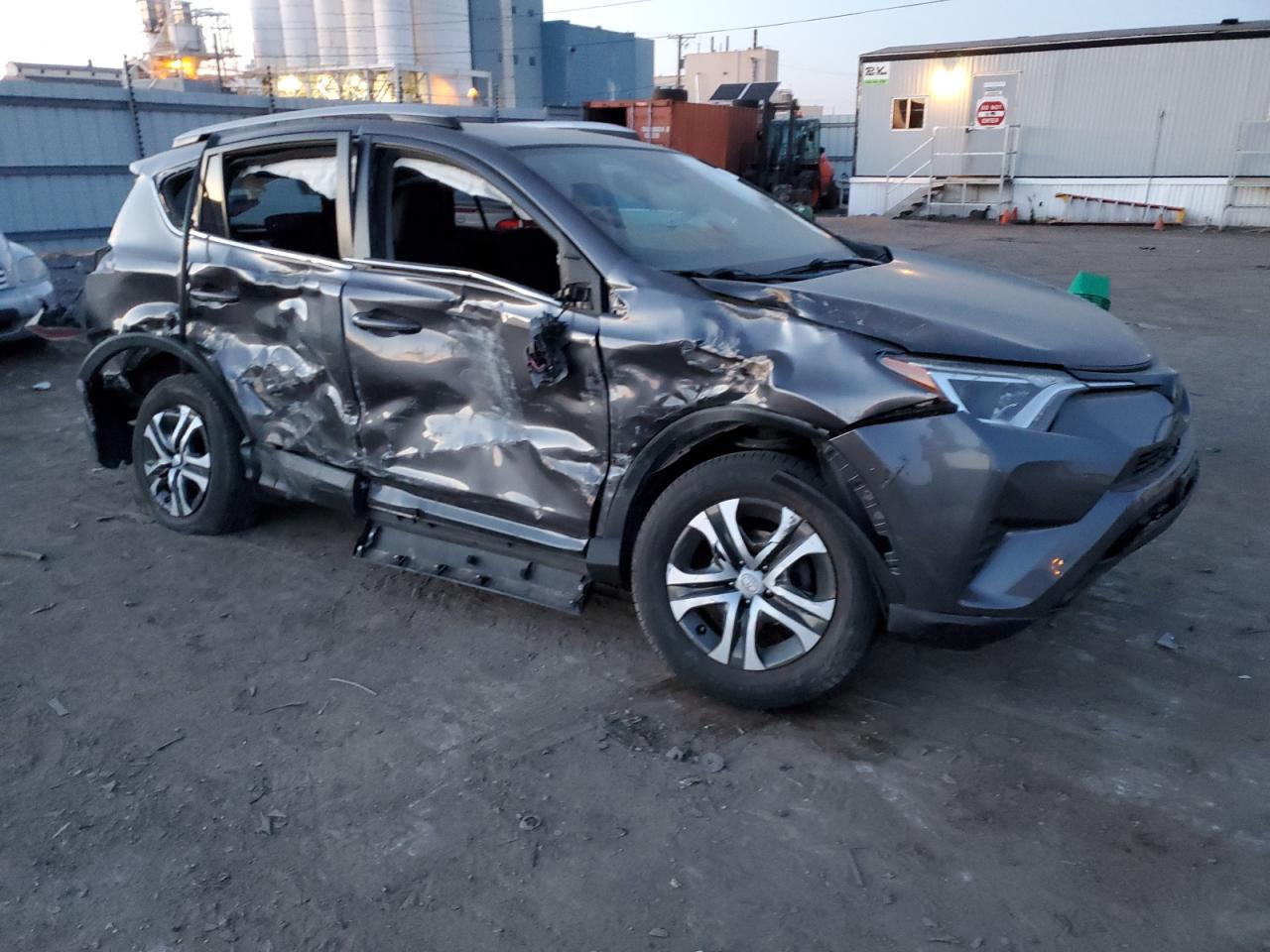 JTMZFREV0JJ739783 2018 Toyota Rav4 Le