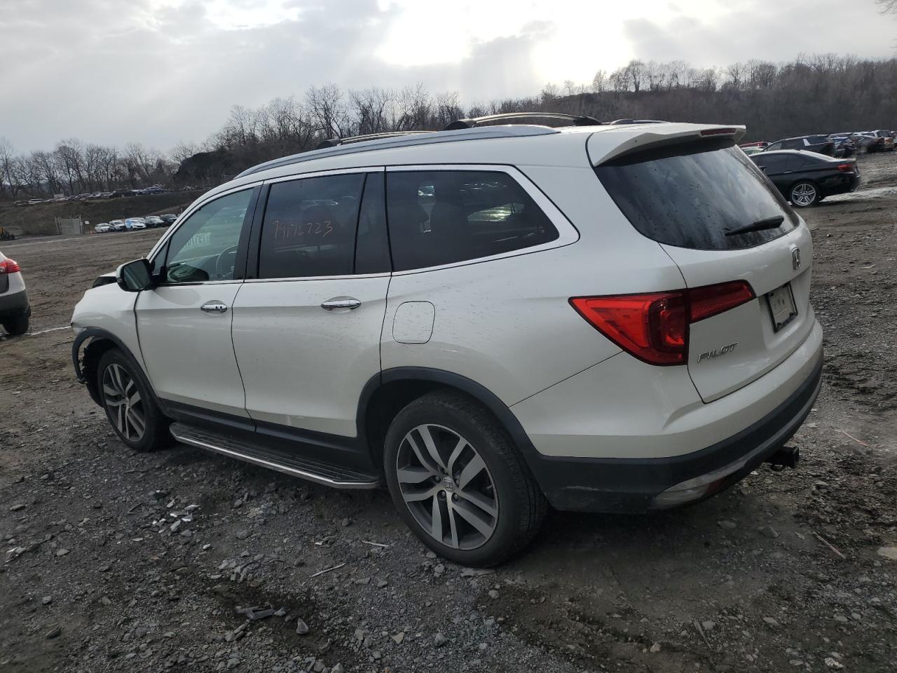 5FNYF6H95HB062725 2017 Honda Pilot Touring