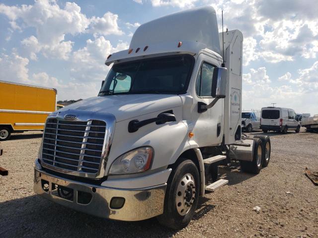 Lot #2304984421 2014 FREIGHTLINER CASCADIA 1 salvage car