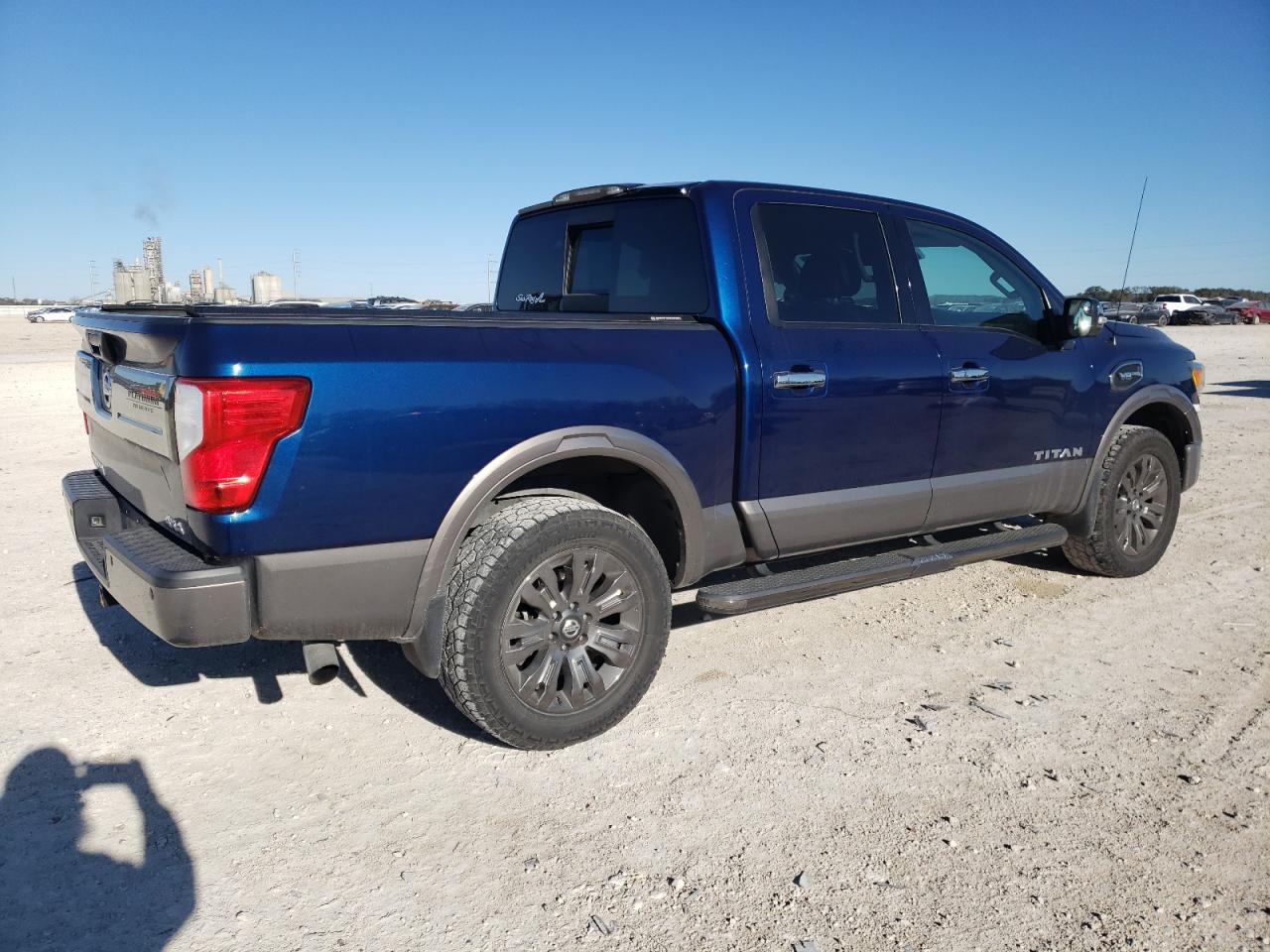 1N6AA1E56HN533087 NISSAN TITAN 2017