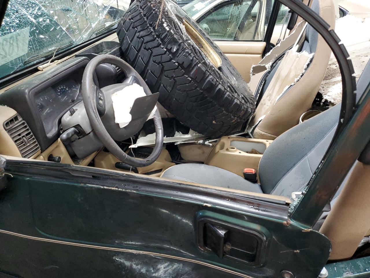 1j4fy49s6xp496061 1J4FY49S6XP496061 1999 Jeep Wrangler / Tj Sahara
