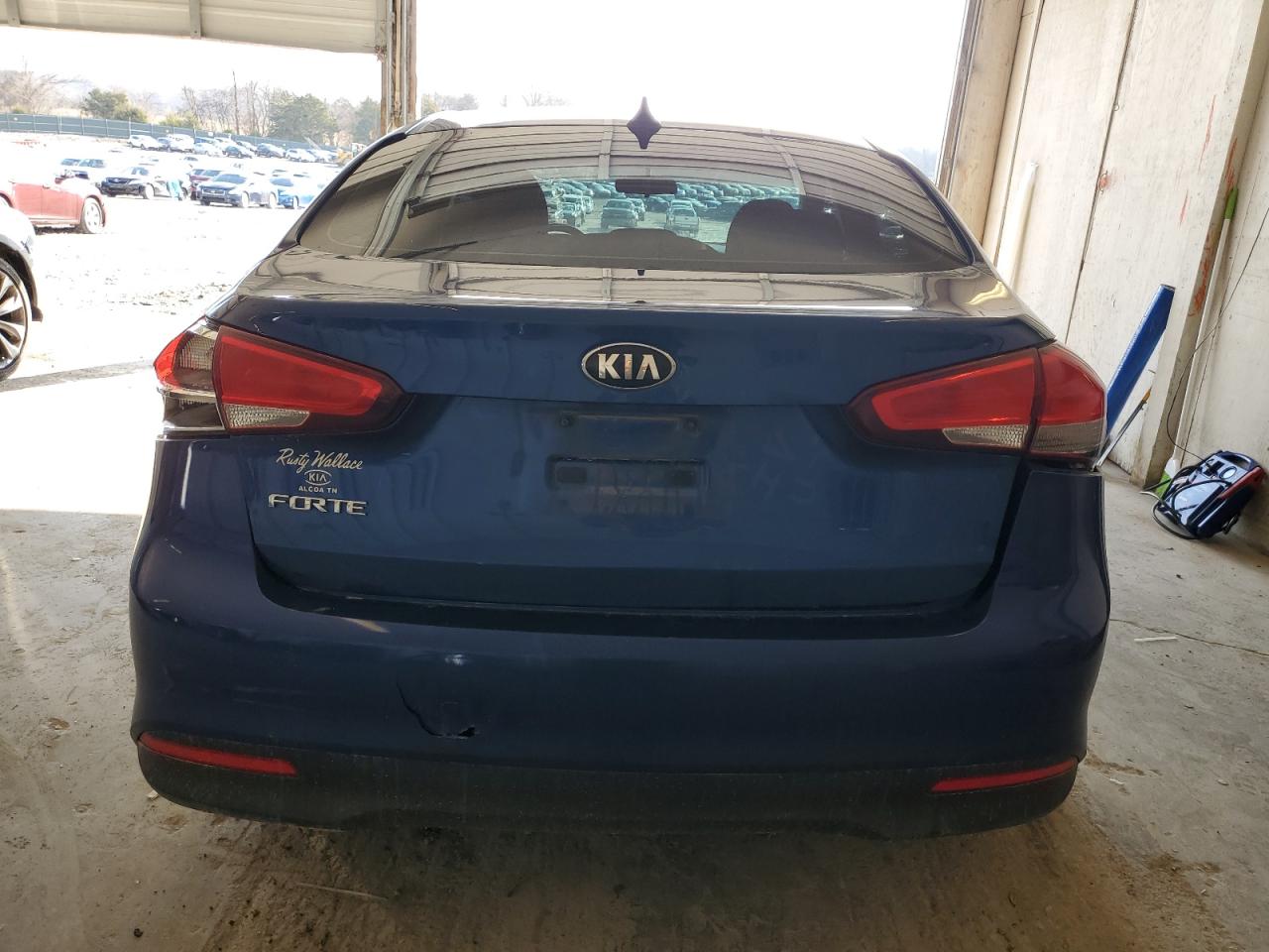 2018 Kia Forte Lx vin: 3KPFK4A75JE258465