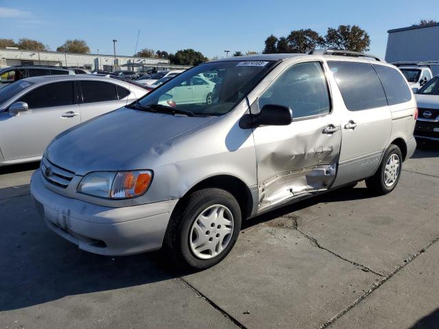 2001 Toyota Sienna LE