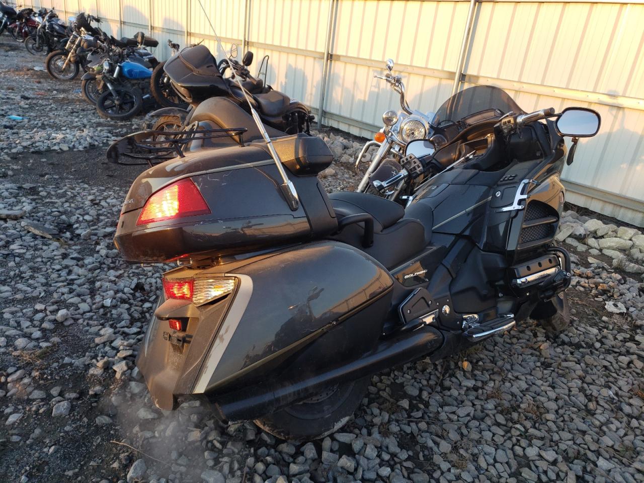 JH2SC68G2GK401706 HONDA GL CYCLE 2016