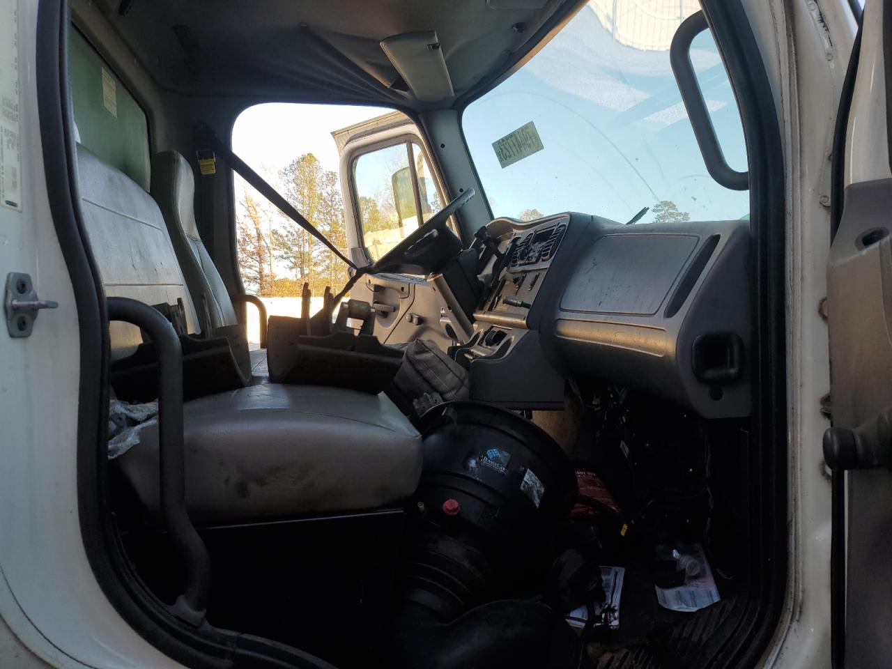 Lot #2235015099 2011 FREIGHTLINER M2 106 MED