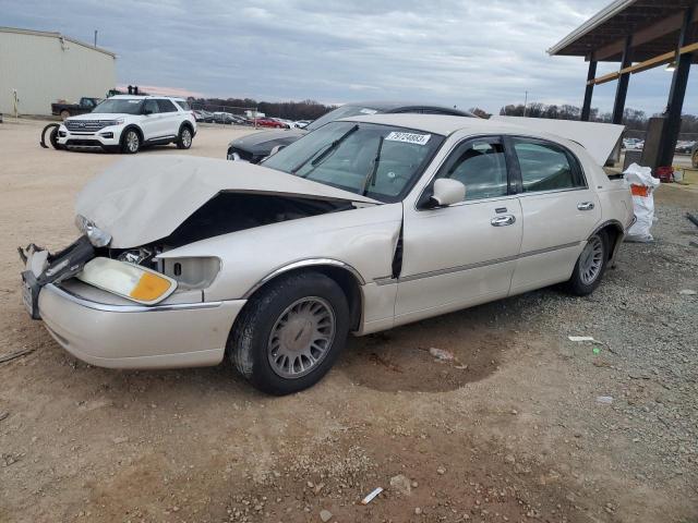 1LNHM83W3YY818997 2000 Lincoln Town Car Cartier