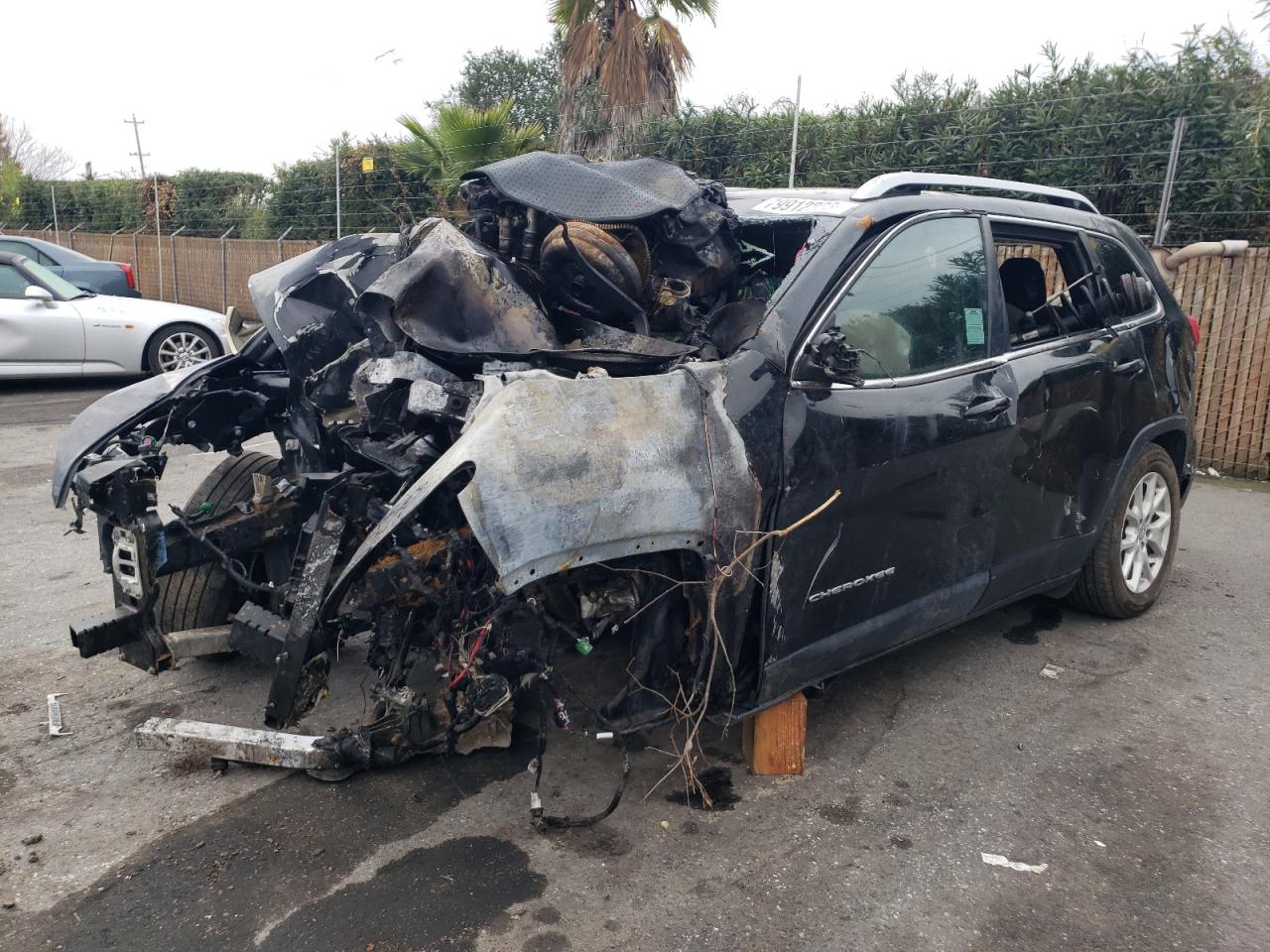 1C4PJLCBXJD572780 2018 Jeep Cherokee Latitude