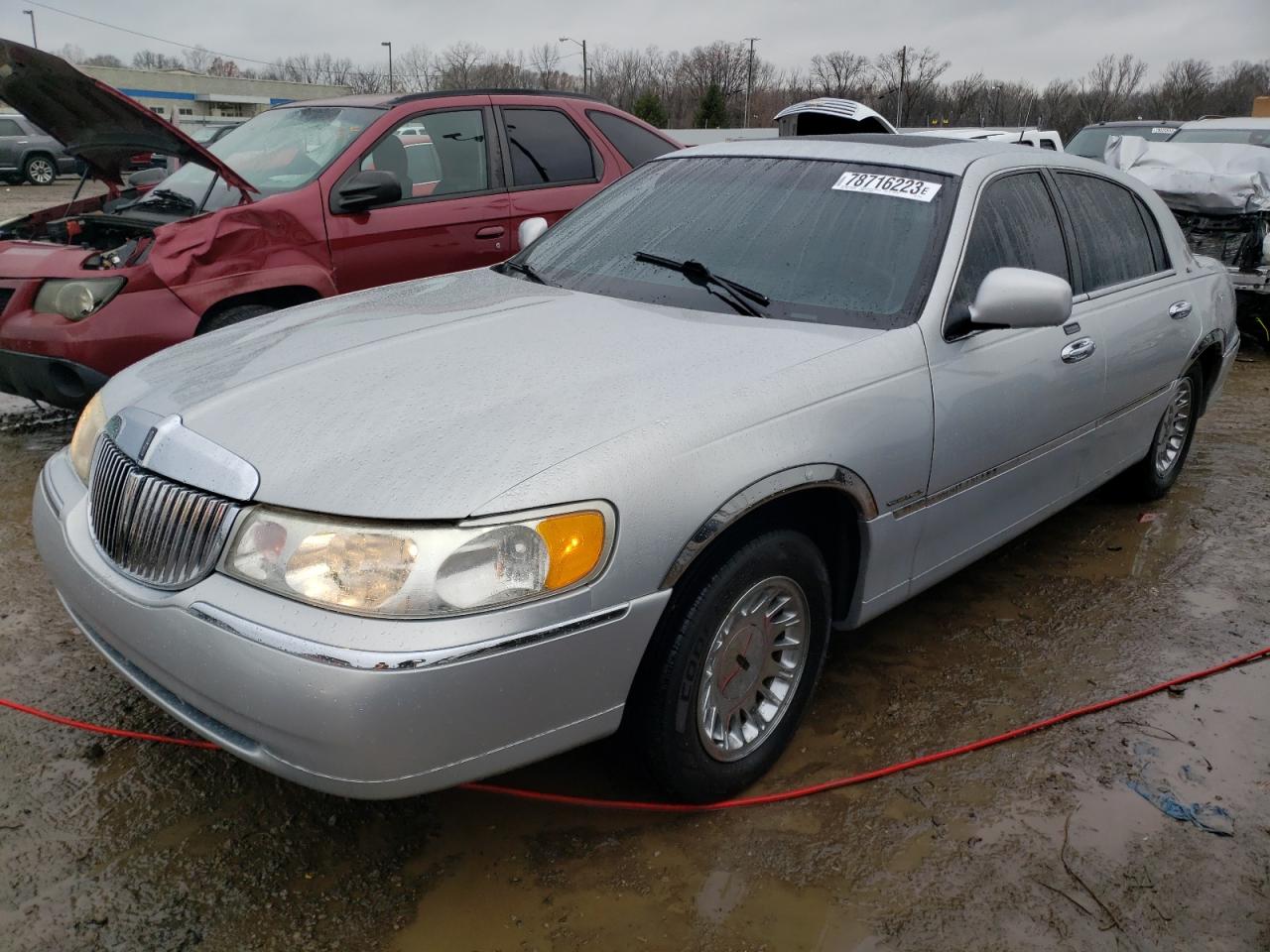 2000 Lincoln Town Car at KY Louisville Copart lot 78716223