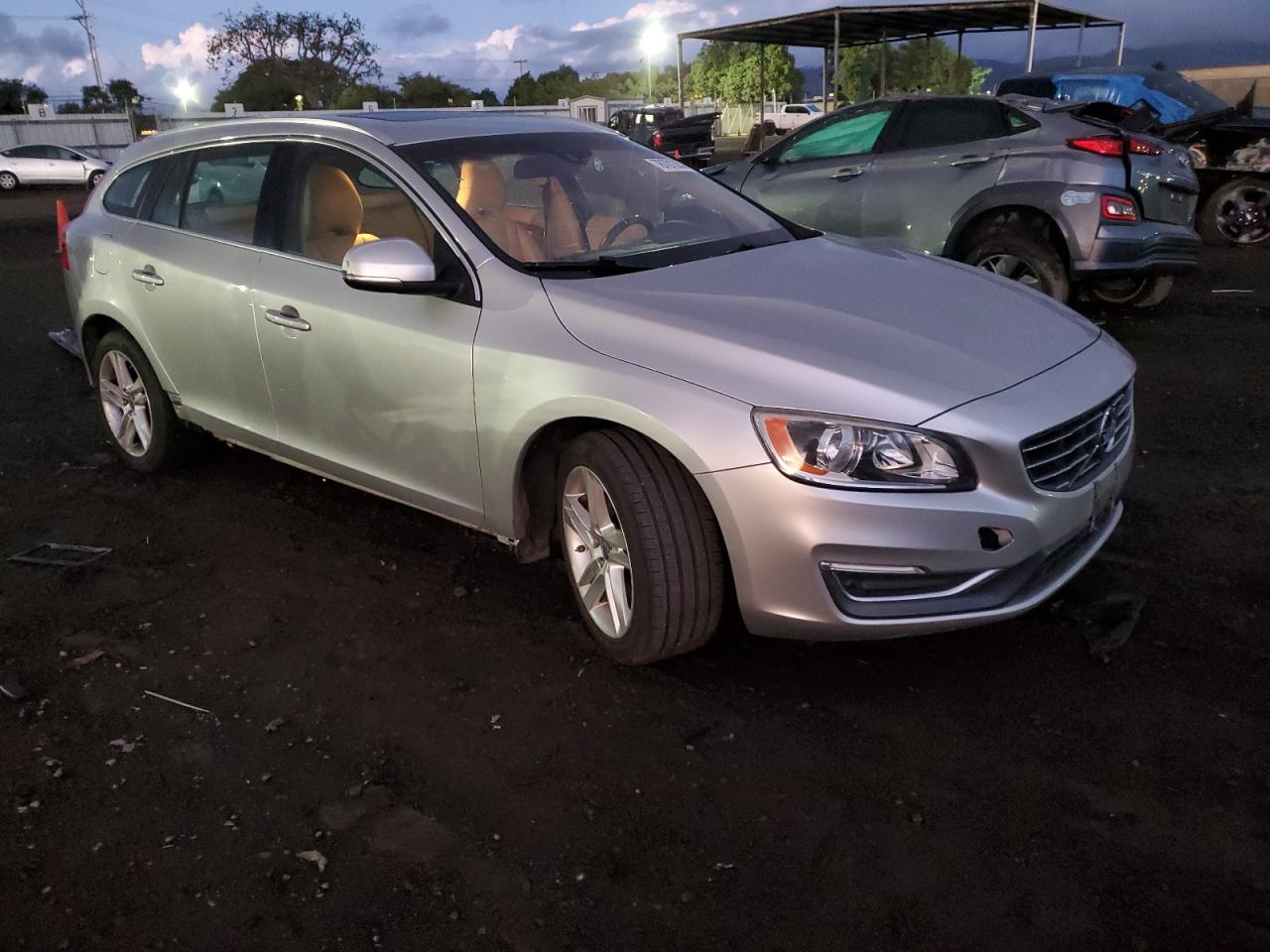 2015 Volvo V60 Platinum vin: YV126MED6F1197389