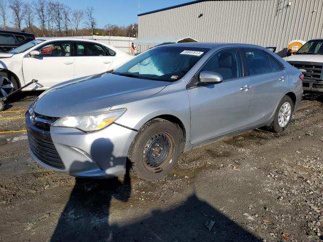 Lot #2471154065 2015 TOYOTA CAMRY LE salvage car