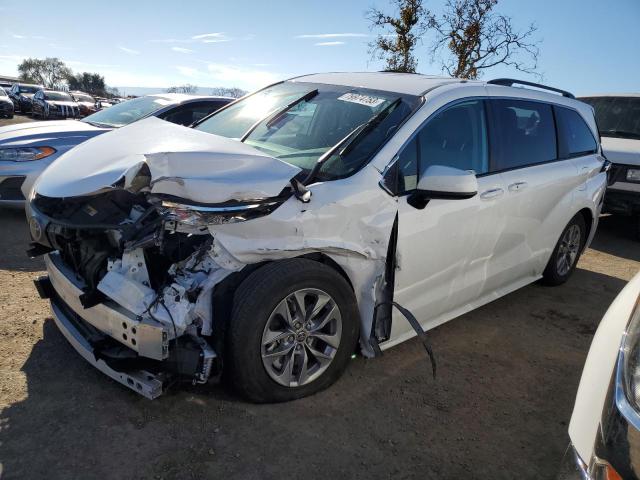 2022 Toyota Sienna LE