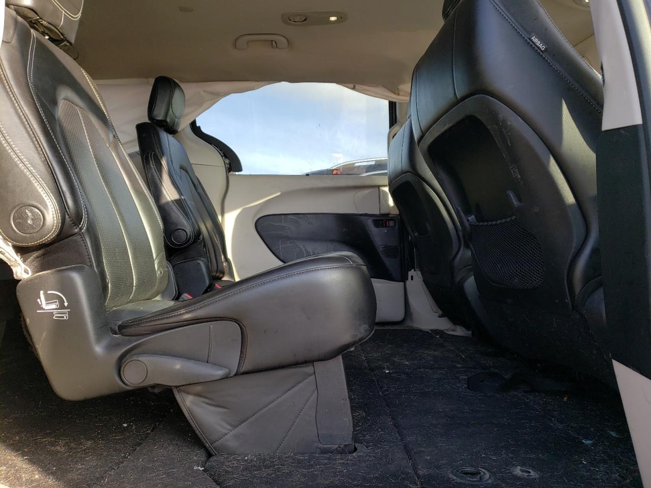 2c4rc1dg2lr172441 2C4RC1DG2LR172441 2020 Chrysler Voyager Lxi