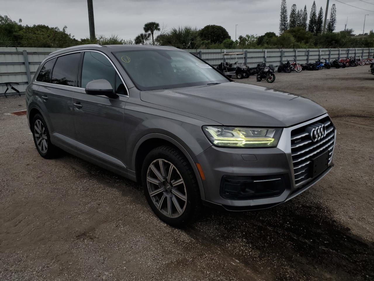 2017 Audi Q7 Premium Plus vin: WA1LAAF76HD005139