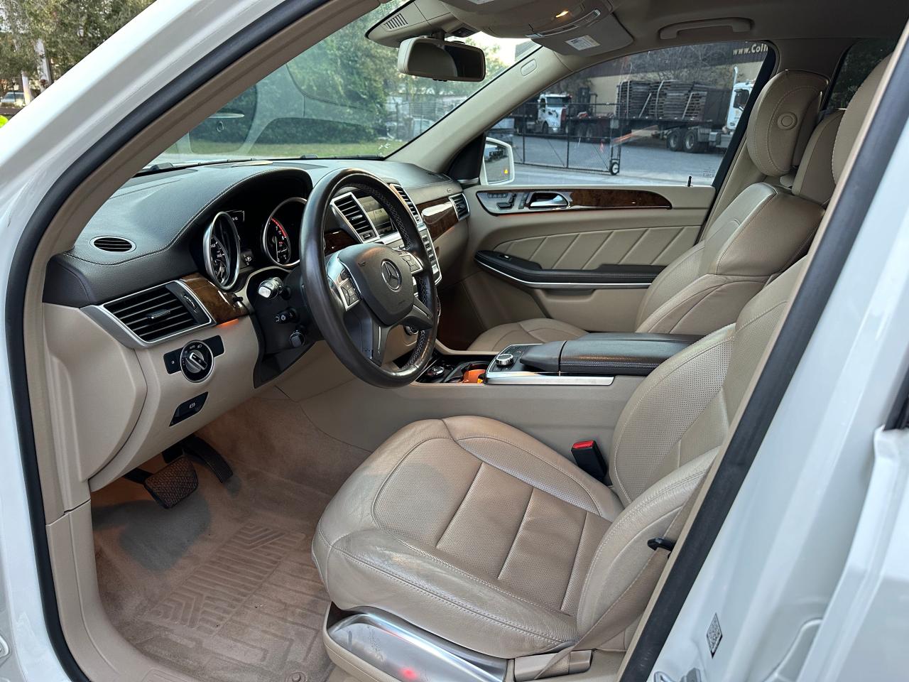 4JGDF7DE7FA529183 2015 Mercedes-Benz Gl 550 4Matic