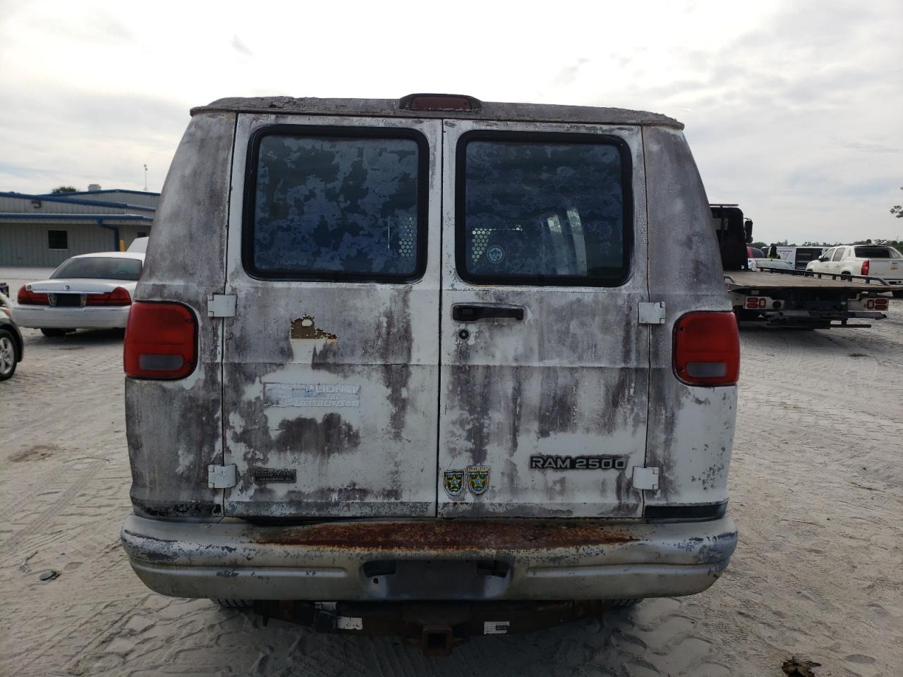 2B7JB21Y8WK155241 1998 Dodge Ram Van B2500