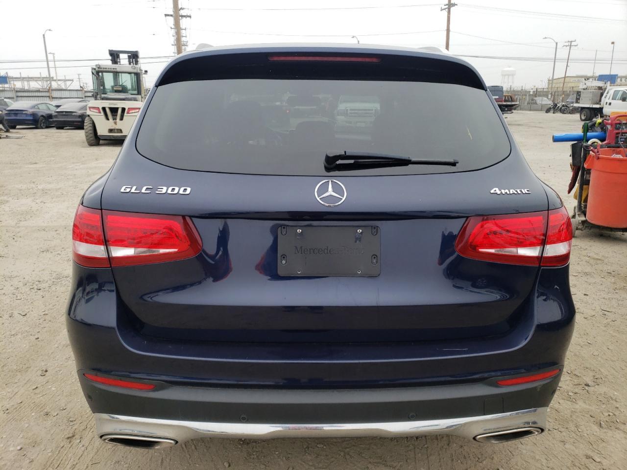 WDC0G4KB8HF202685 2017 Mercedes-Benz Glc 300 4Matic