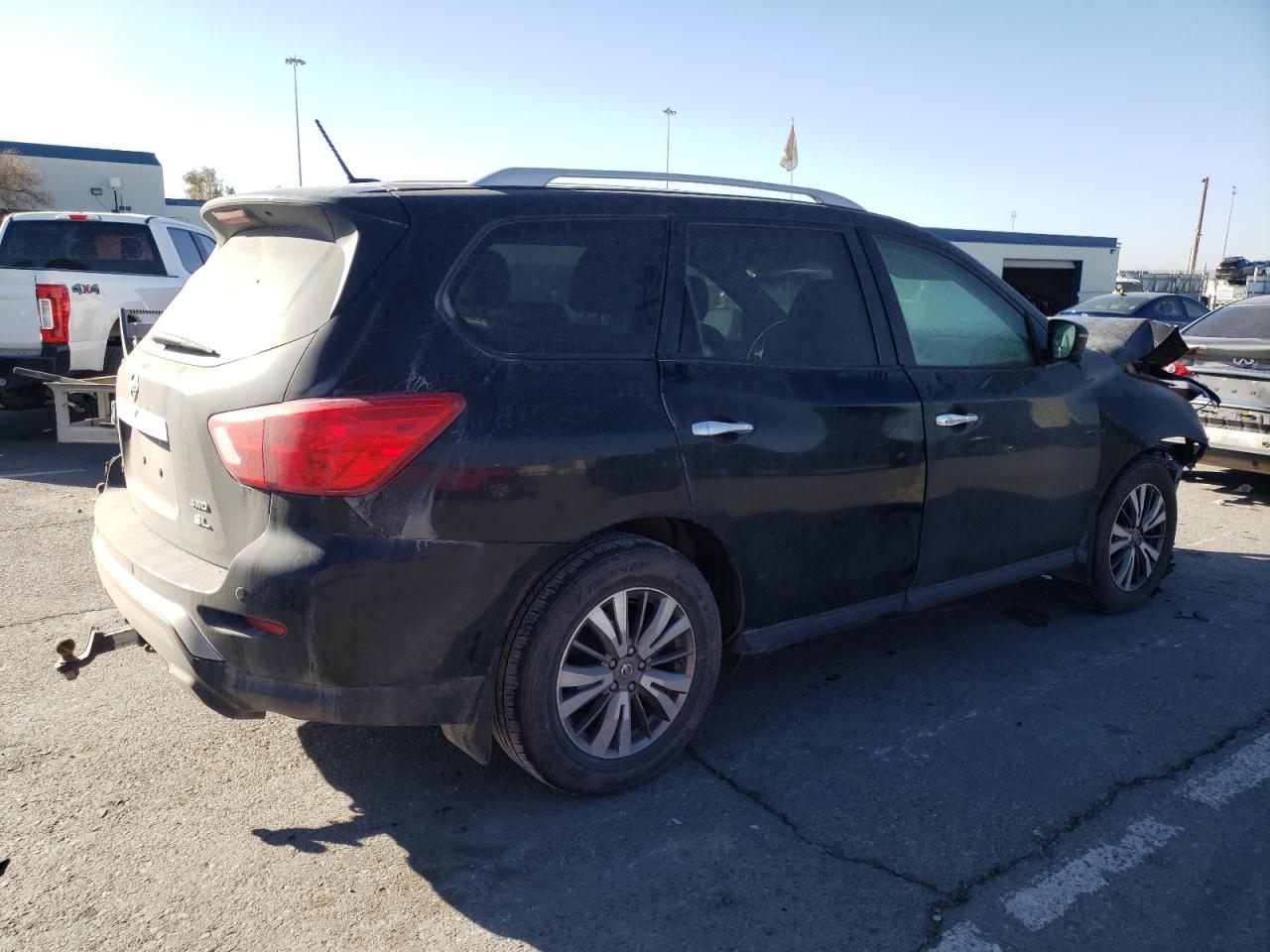 2018 Nissan Pathfinder S vin: 5N1DR2MM3JC625469