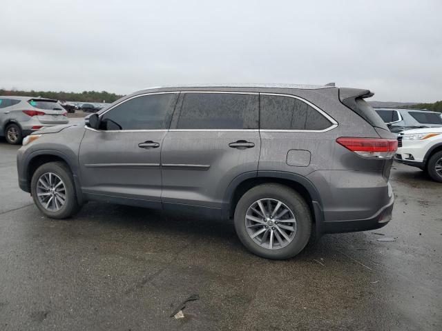 VIN 5TDJZRFH0KS601064 2019 Toyota Highlander, SE no.2