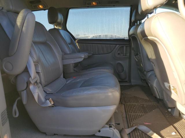 2004 Toyota Sienna - Image 11
