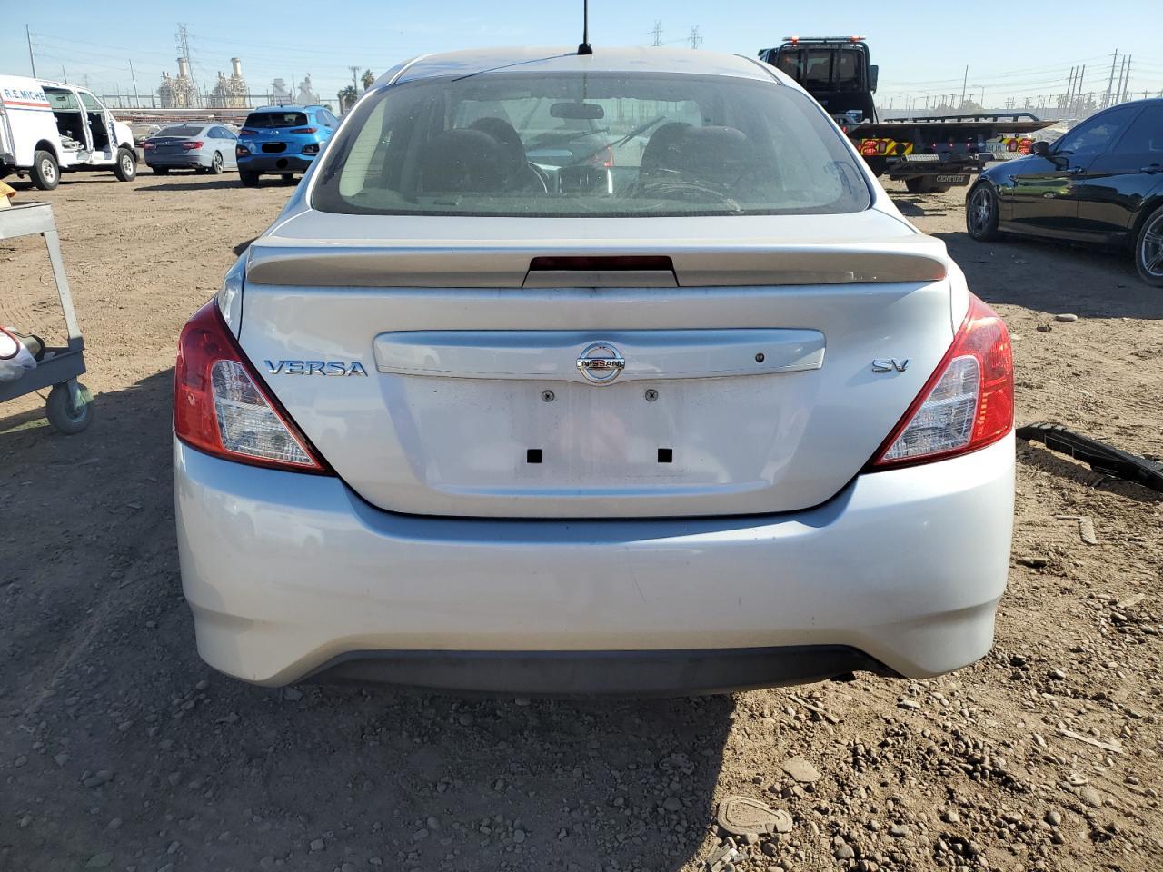 3N1CN7AP9JK442808 2018 Nissan Versa S