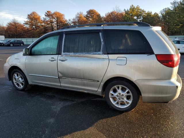 2004 Toyota Sienna - Image 2
