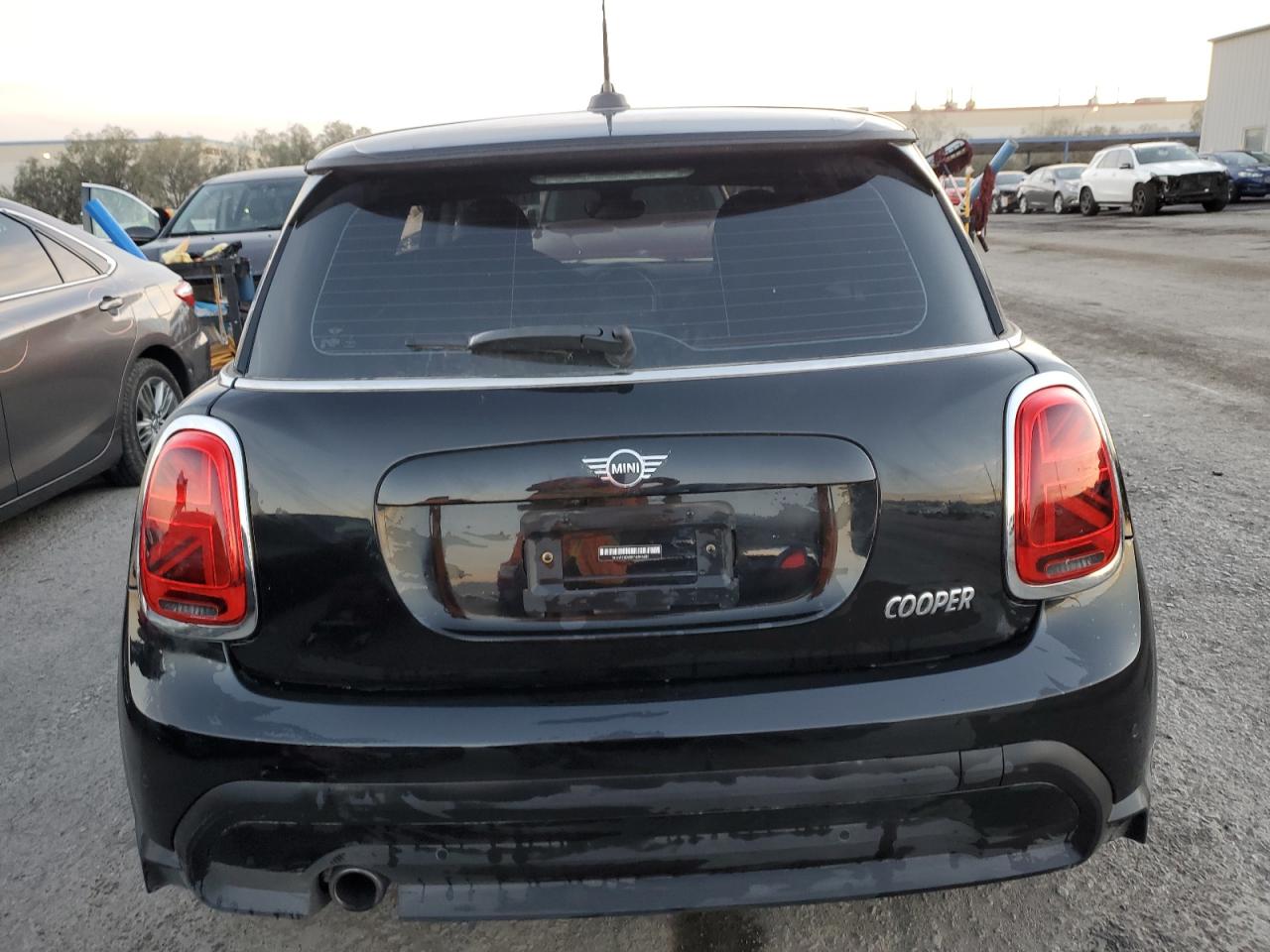 2022 Mini Cooper vin: WMW33DH09N2R98335