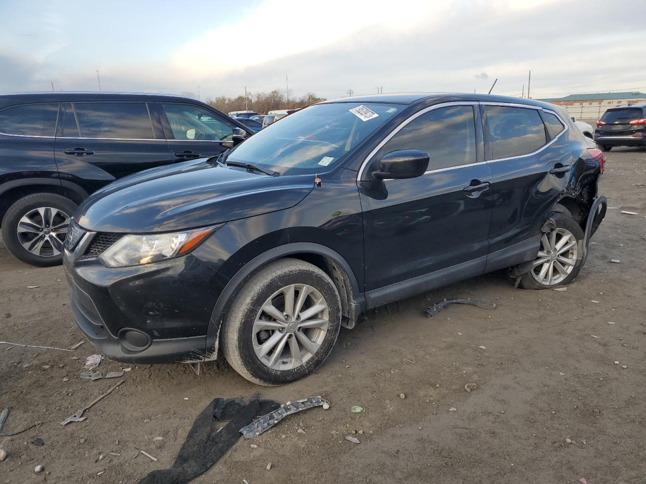 JN1BJ1CR9JW288740 2018 Nissan Rogue Sport S