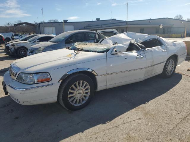 2004 Lincoln Town Car Executive