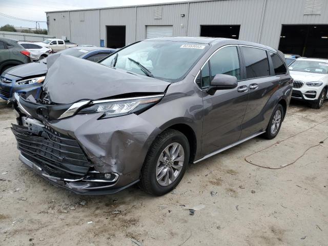 2022 Toyota Sienna XLE