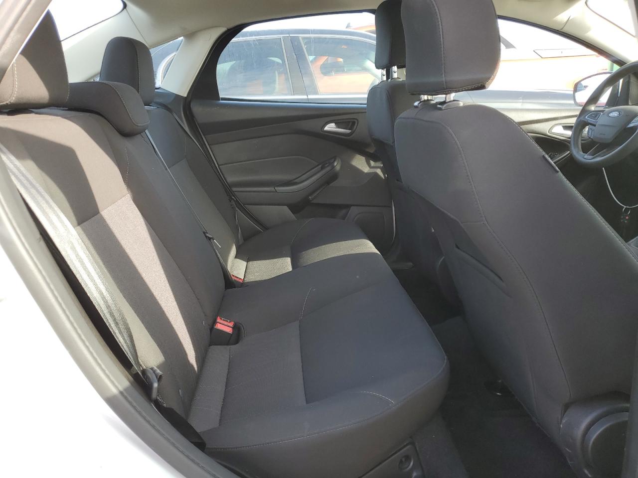 1FADP3F29GL277431 2016 Ford Focus Se