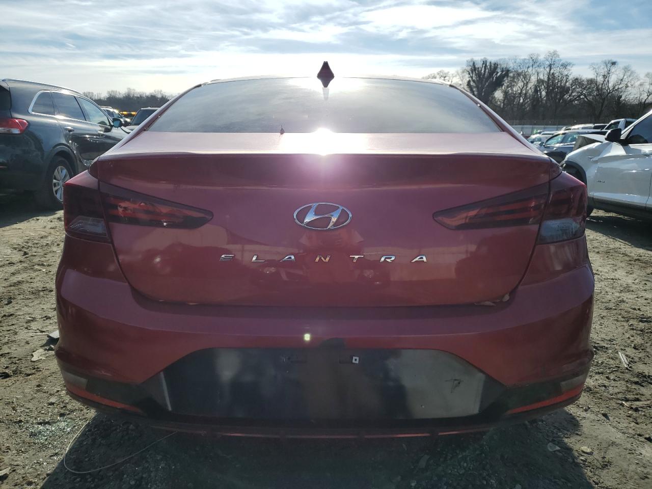 2019 Hyundai Elantra Sel vin: 5NPD84LF3KH404725