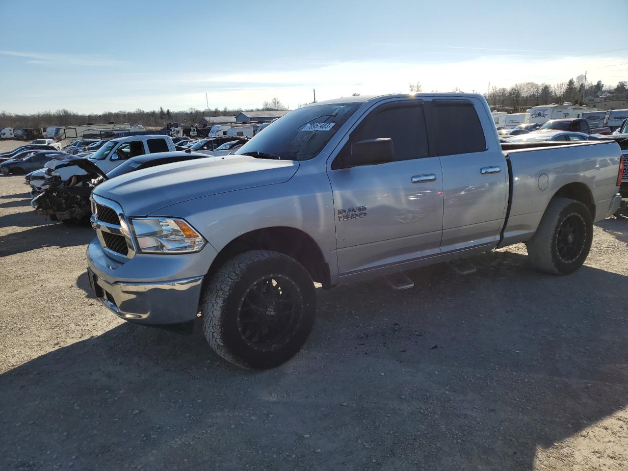 1C6RR7GG9JS319130 2018 Ram 1500 Slt