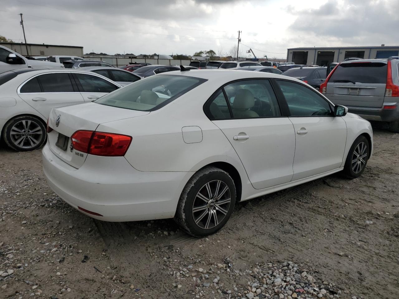 3VWBZ7AJ2BM388425 2011 Volkswagen Jetta Se