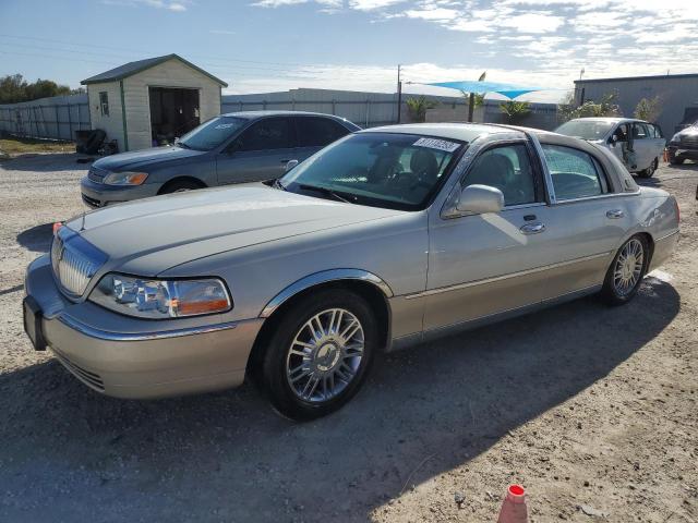 2006 Lincoln Town Car Signature Limited