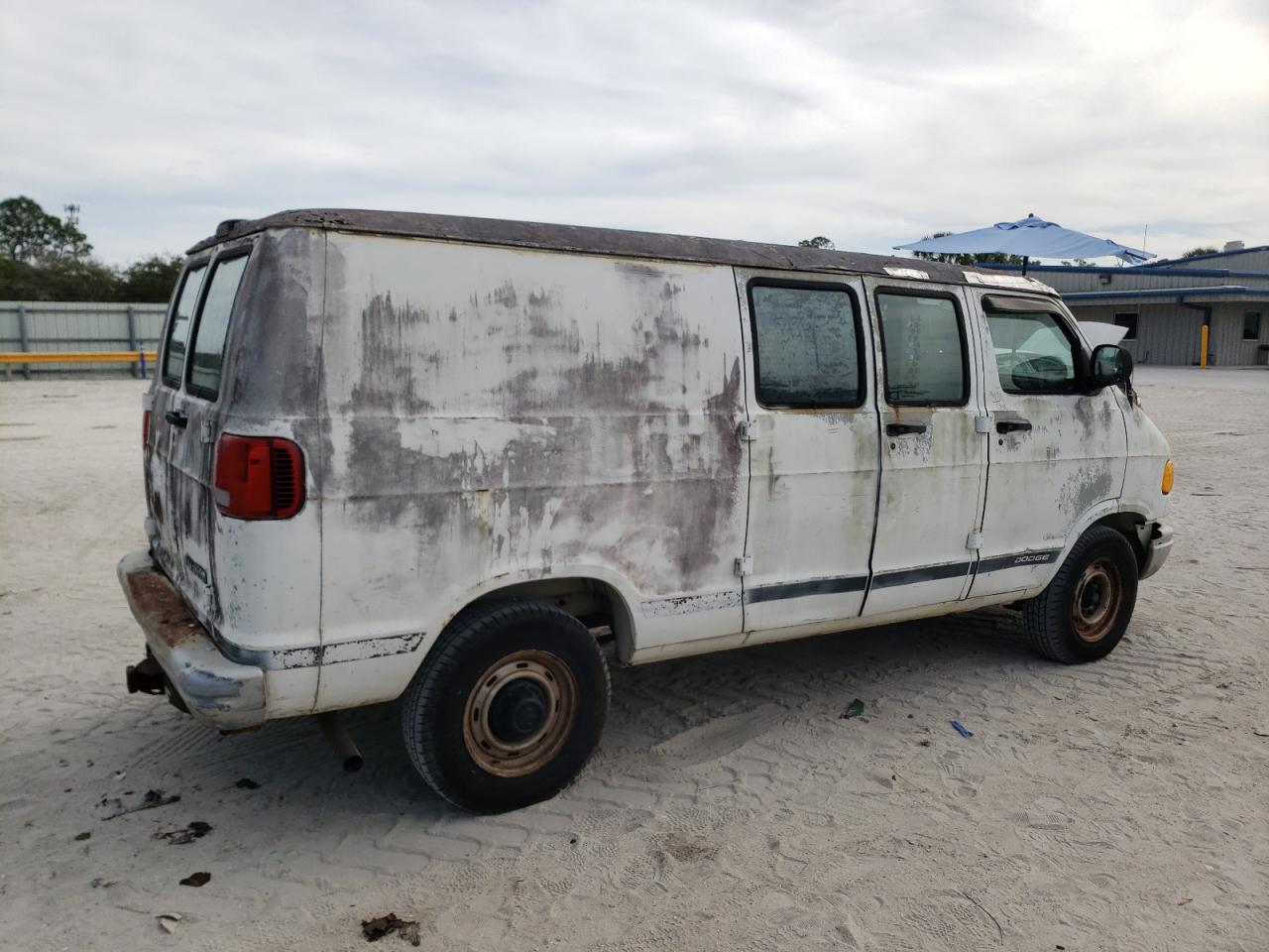 2B7JB21Y8WK155241 1998 Dodge Ram Van B2500