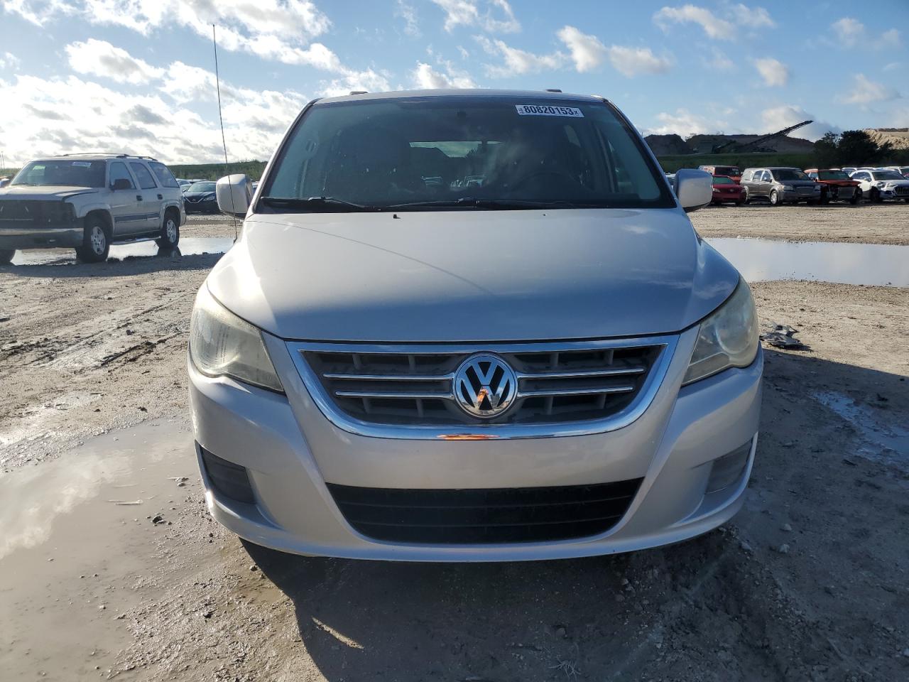 2V4RW5DG9BR658425 2011 Volkswagen Routan Sel