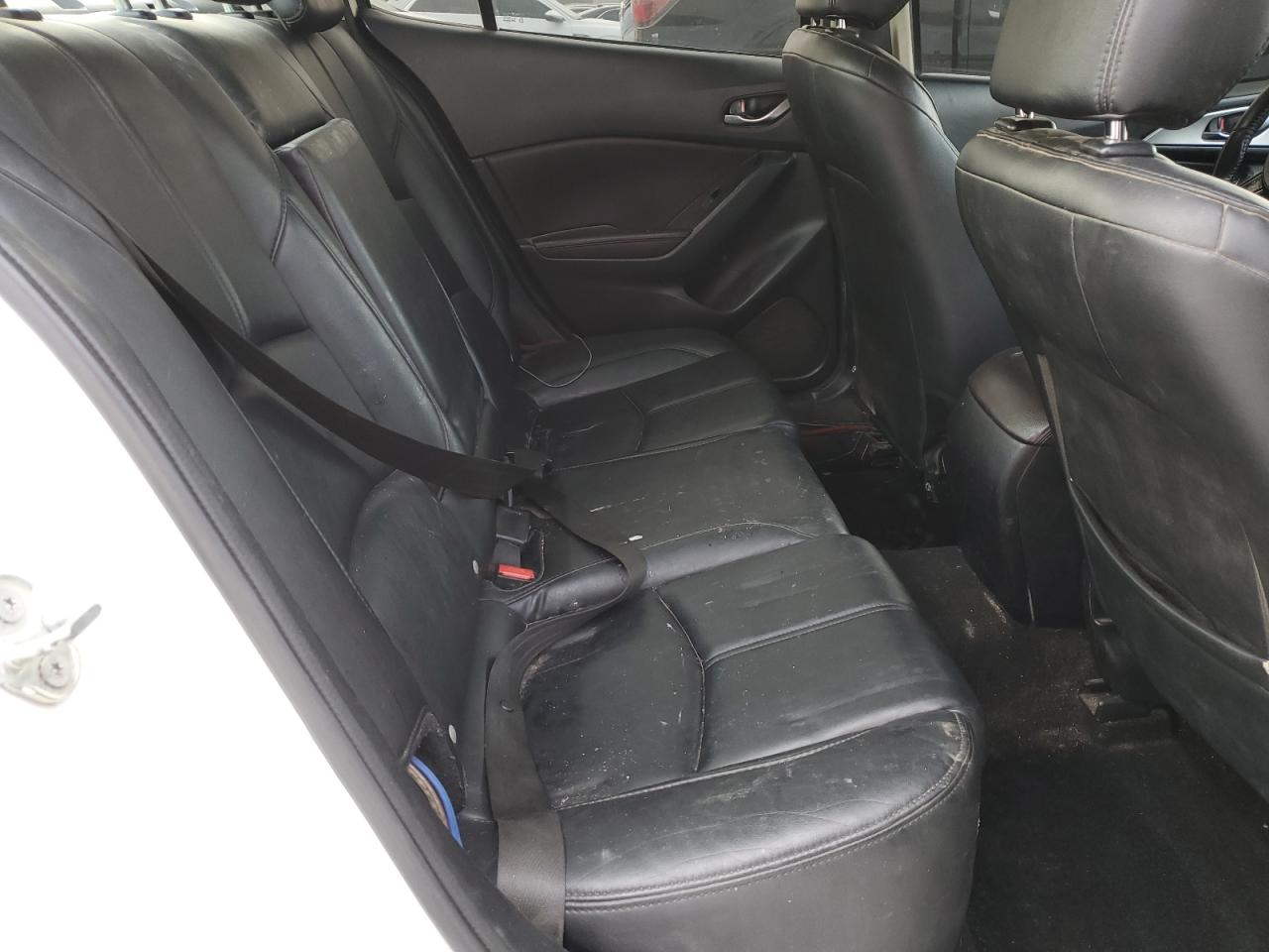 3MZBN1V36JM203327 2018 Mazda 3 Touring