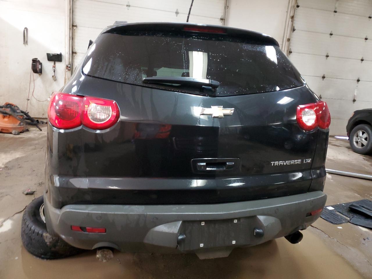 1GNKRLED8CJ393666 2012 Chevrolet Traverse Ltz