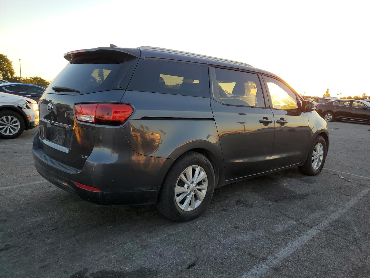 kndmb5c19f6040161 KNDMB5C19F6040161 2015 Kia Sedona Lx