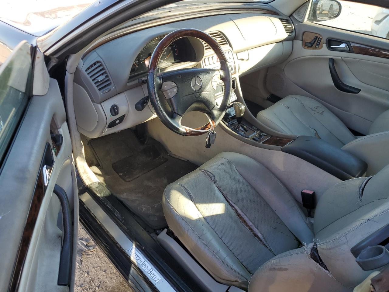 WDBLK65G21T076477 2001 Mercedes-Benz Clk 320